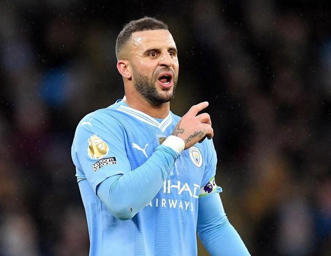 诺里斯和勒克莱尔先后进站换胎，诺里斯出站后暂列第9（勒克莱尔与诺里斯先后进站更换轮胎，诺里斯回到赛道暂居第9位）