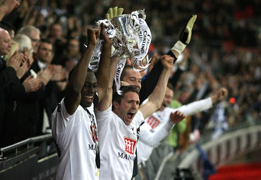 欧冠前瞻：巴萨誓报攻占诺坎普之仇，法兰克福刚经历客场惨案（欧冠前瞻：巴萨欲雪诺坎普之耻，法兰克福刚遭客场惨败）