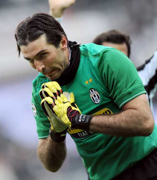 欧冠半场：派尚扳平，格林伍德反超，马赛暂2-1圣吉罗斯（欧冠半场战报：派尚扳平、格林伍德反超，马赛暂2-1领先圣吉罗斯）