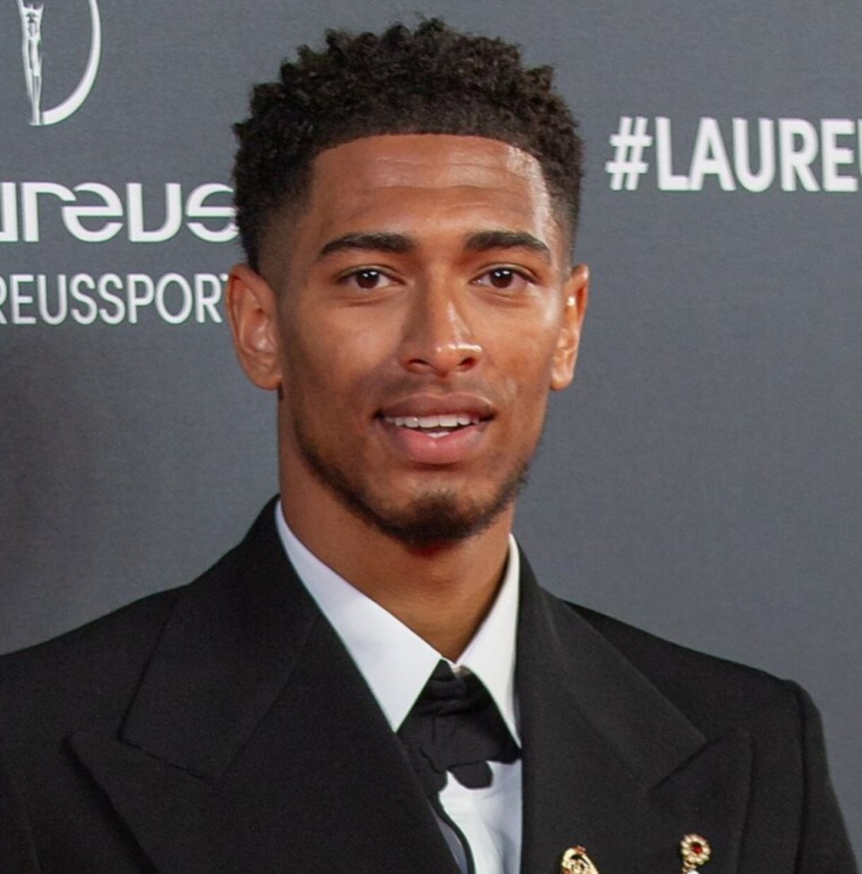 图片报：法兰克福队医私下为对手球员治疗，现已被开除（图片报：法兰克福队医暗中为对手球员治疗，已遭解雇）