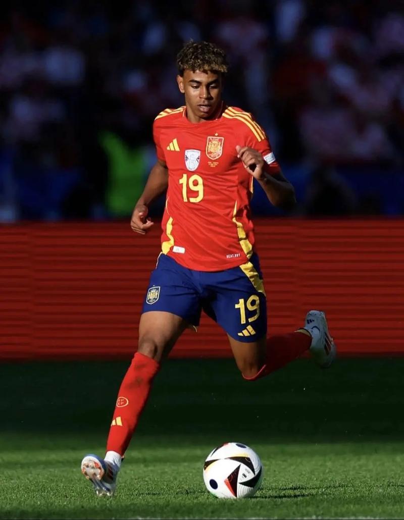 约基奇传球再次刷新中锋认知（约基奇传球再度改写中锋定义）