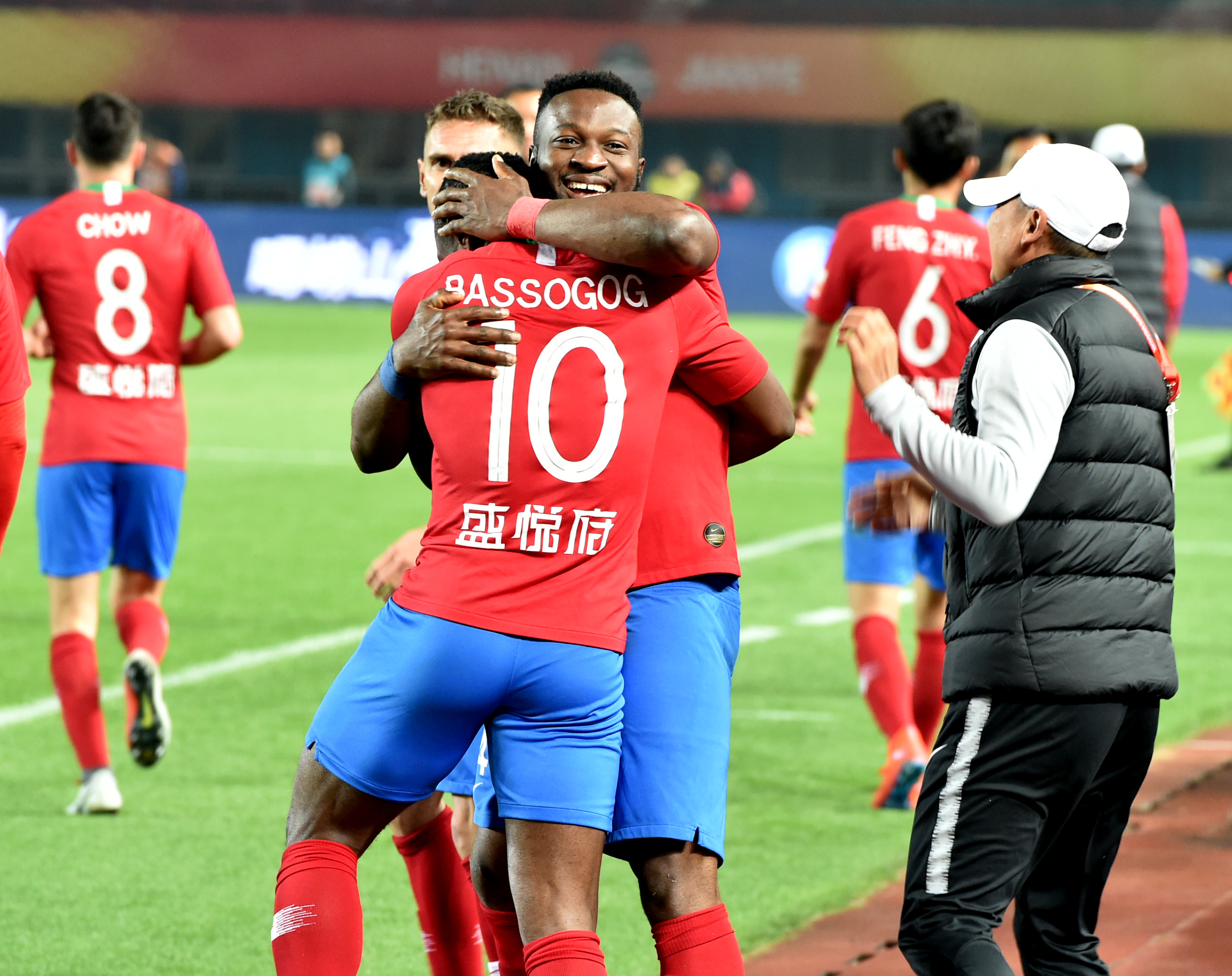 NBA焦点战：湖人客场逆转快船,（NBA焦点之战：湖人客场完成逆转击败快船）